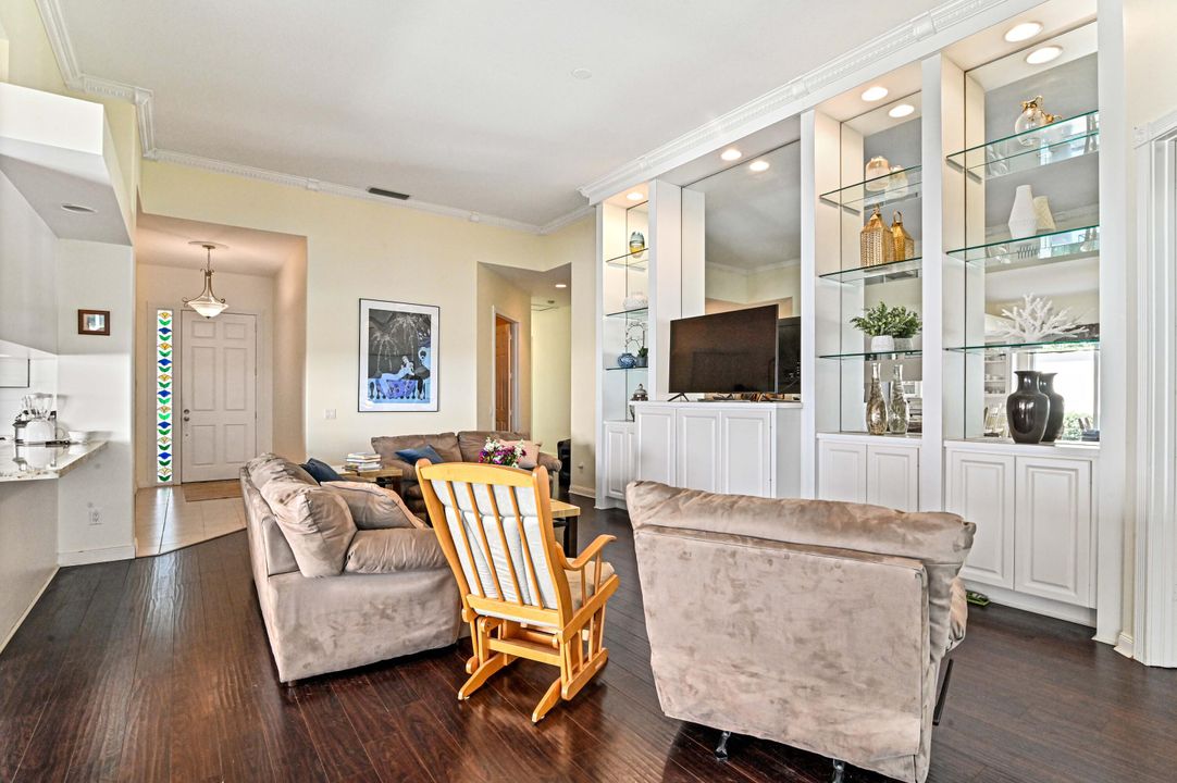 Под контрактом: $4,250 (3 спален, 2 ванн, 2084 Квадратных фут)