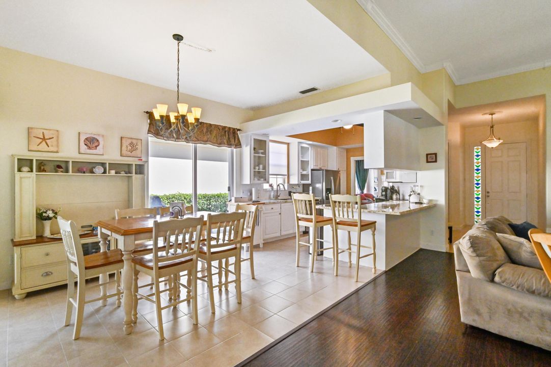 Под контрактом: $4,250 (3 спален, 2 ванн, 2084 Квадратных фут)