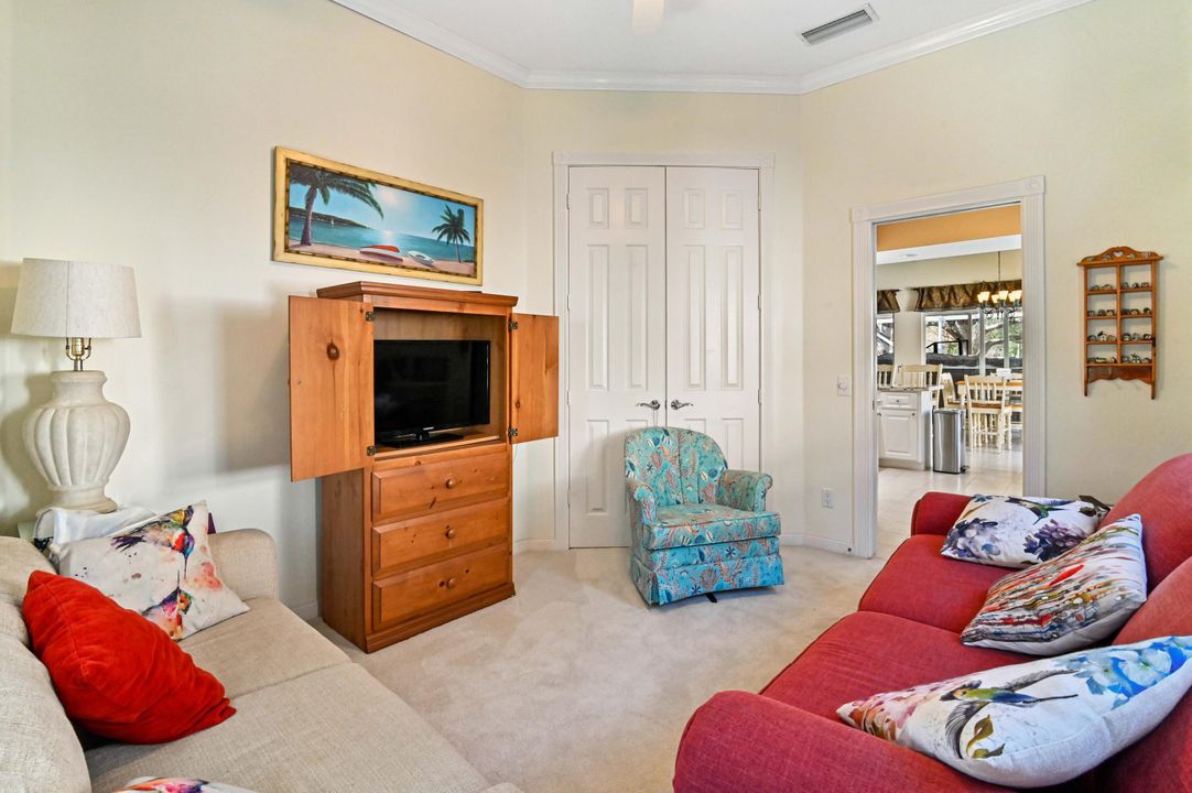 Под контрактом: $4,250 (3 спален, 2 ванн, 2084 Квадратных фут)