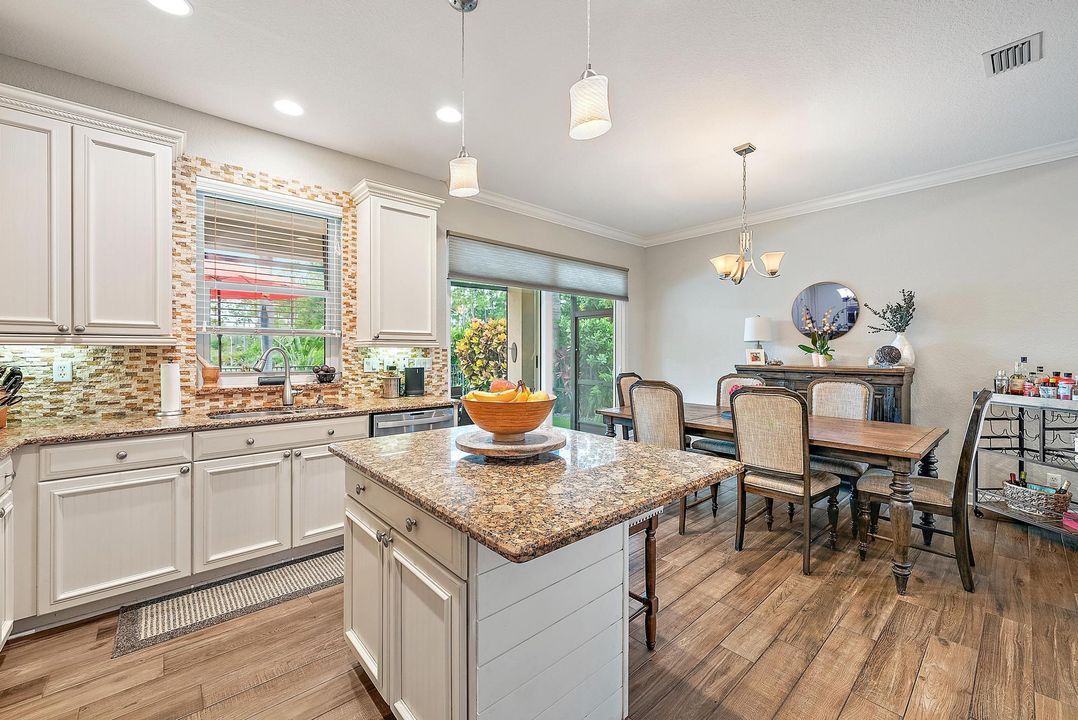 待售: $799,000 (4 贝兹, 3 浴室, 2697 平方英尺)