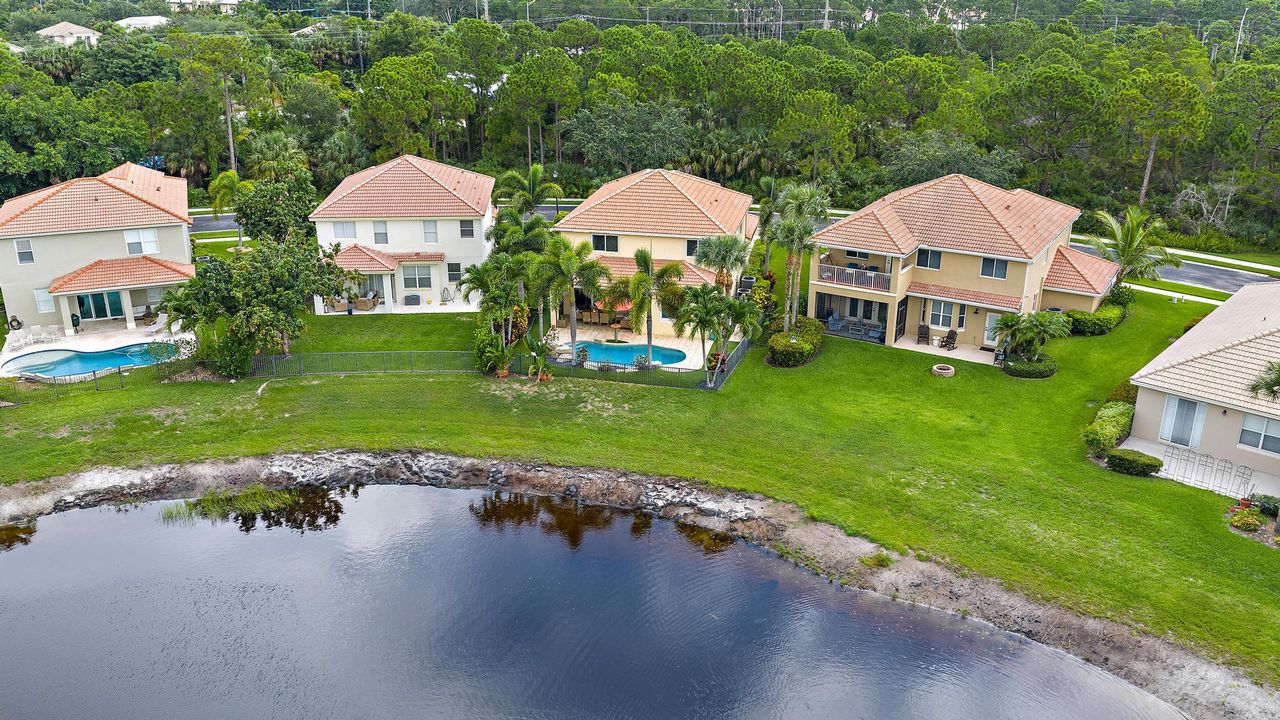 待售: $799,000 (4 贝兹, 3 浴室, 2697 平方英尺)