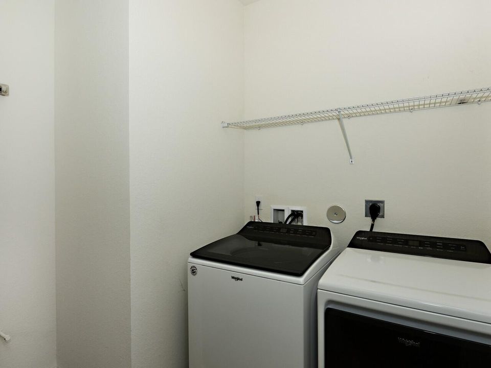 合同活跃: $489,000 (3 贝兹, 2 浴室, 1636 平方英尺)