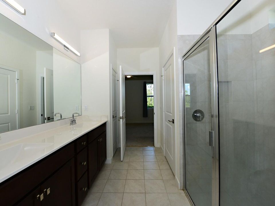 合同活跃: $489,000 (3 贝兹, 2 浴室, 1636 平方英尺)