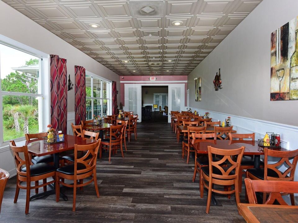 合同活跃: $489,000 (3 贝兹, 2 浴室, 1636 平方英尺)