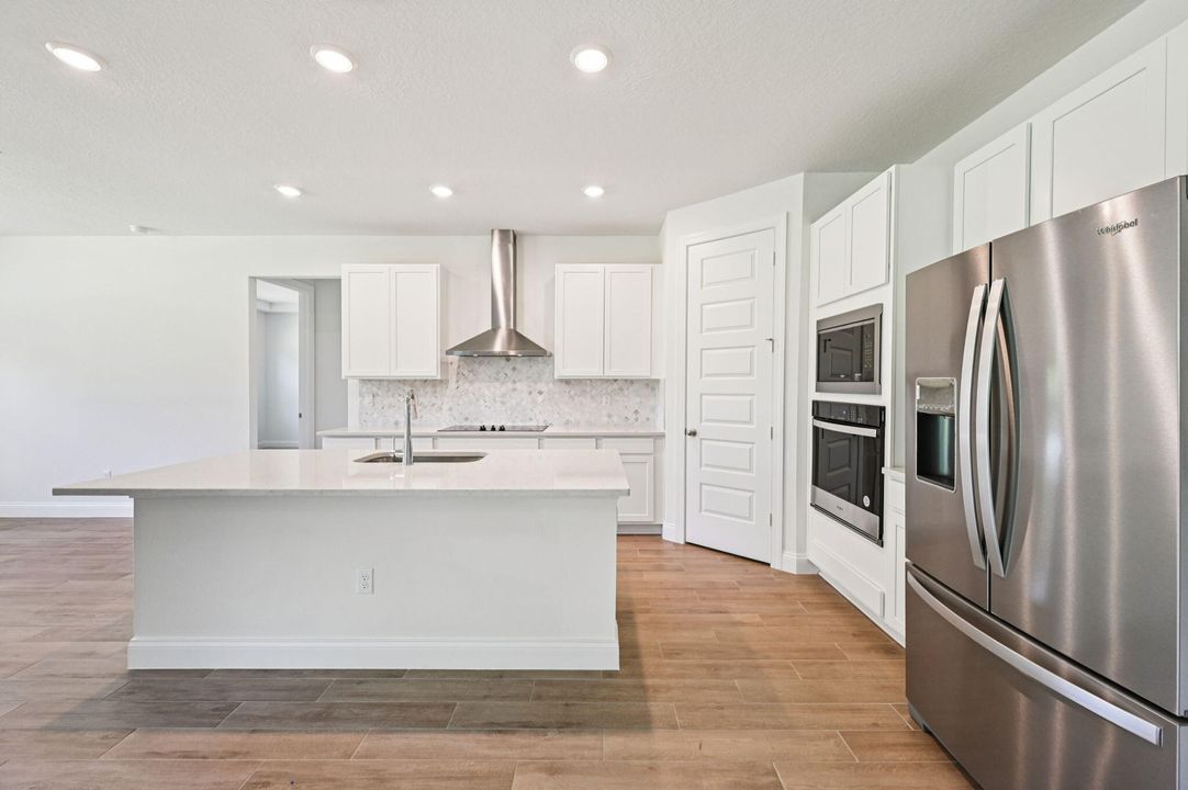 合同活跃: $457,140 (3 贝兹, 2 浴室, 2181 平方英尺)