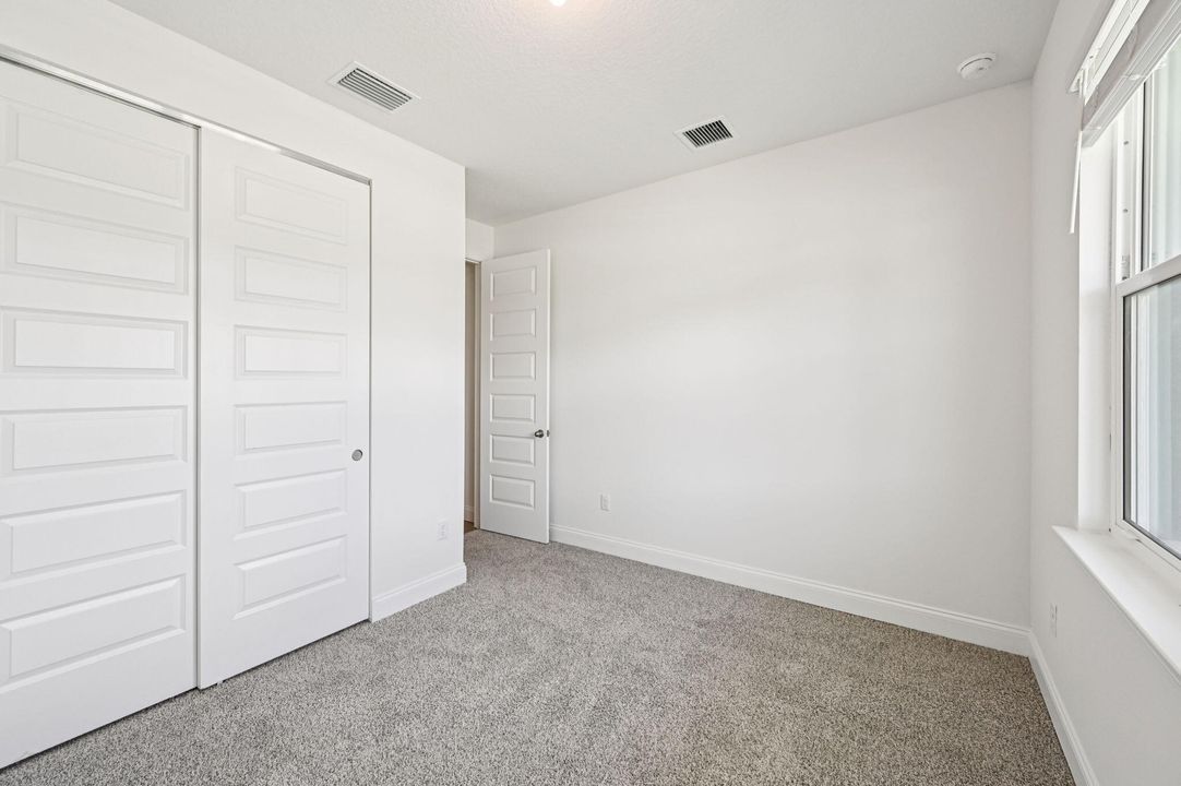 合同活跃: $457,140 (3 贝兹, 2 浴室, 2181 平方英尺)