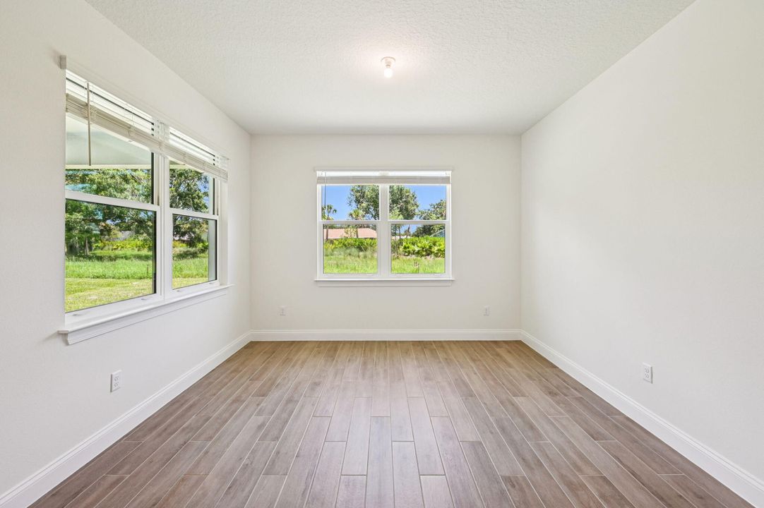 合同活跃: $457,140 (3 贝兹, 2 浴室, 2181 平方英尺)