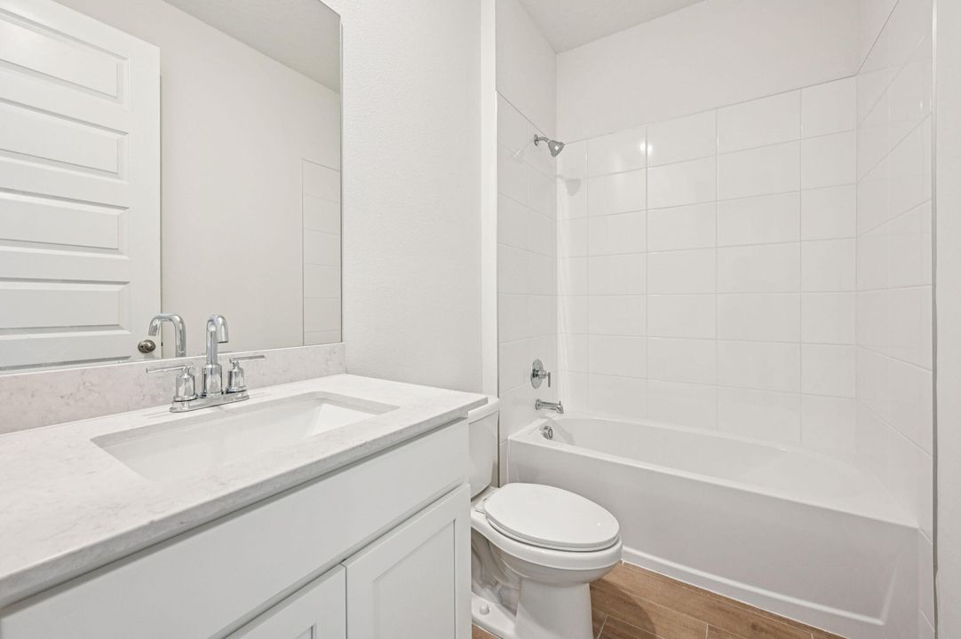 合同活跃: $457,140 (3 贝兹, 2 浴室, 2181 平方英尺)