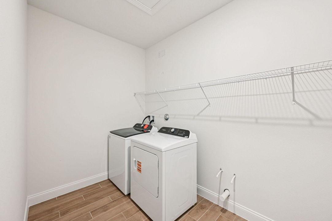 合同活跃: $457,140 (3 贝兹, 2 浴室, 2181 平方英尺)