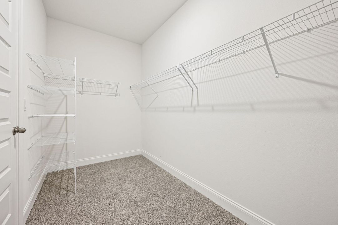 合同活跃: $457,140 (3 贝兹, 2 浴室, 2181 平方英尺)