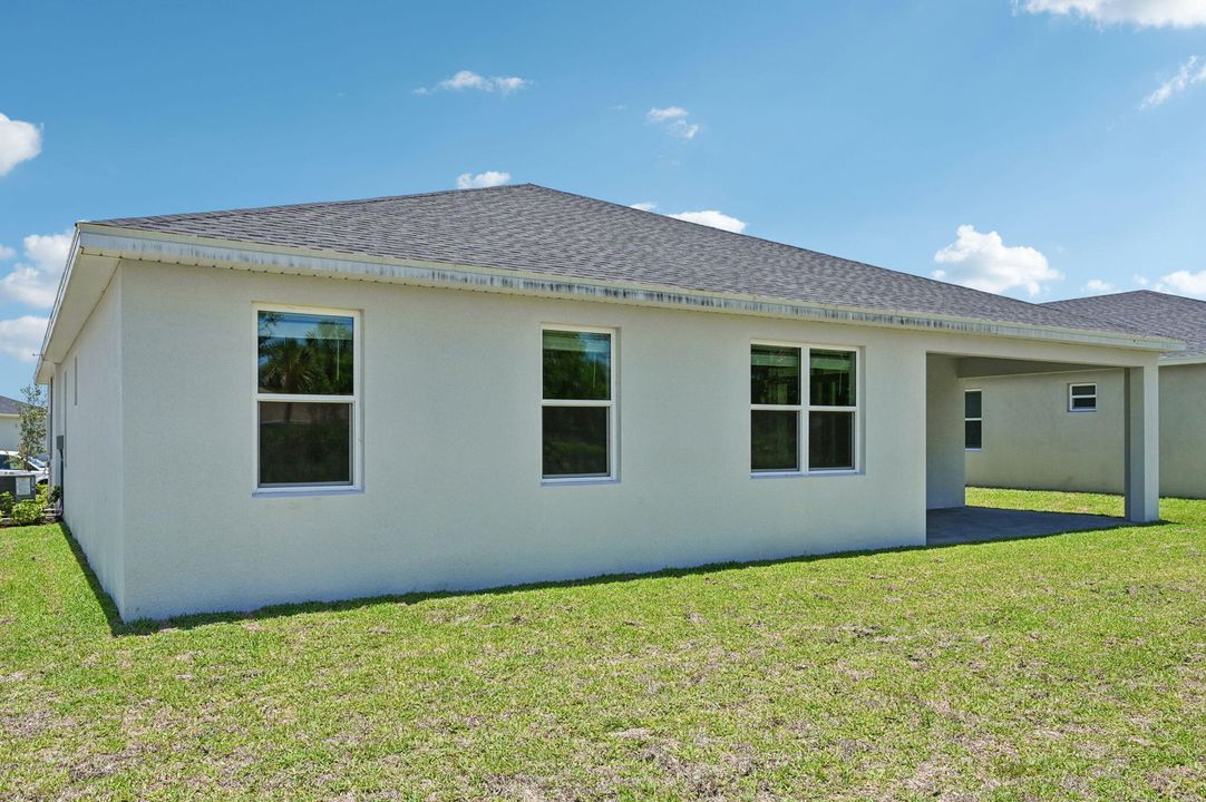 合同活跃: $457,140 (3 贝兹, 2 浴室, 2181 平方英尺)