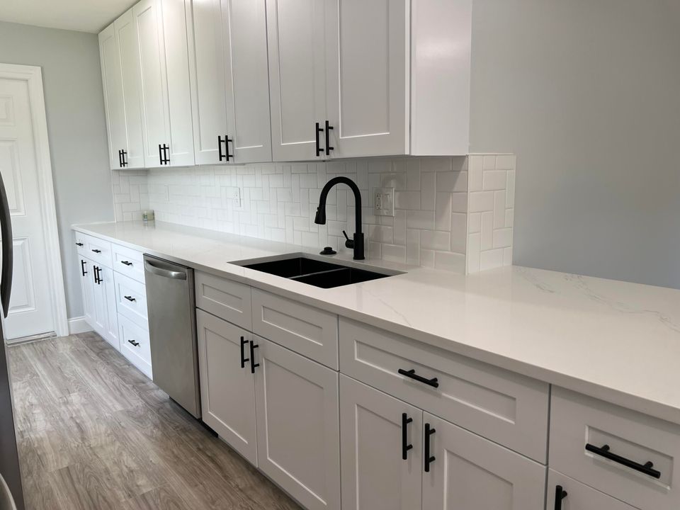 For Sale: $240,000 (3 beds, 1 baths, 816 Square Feet)