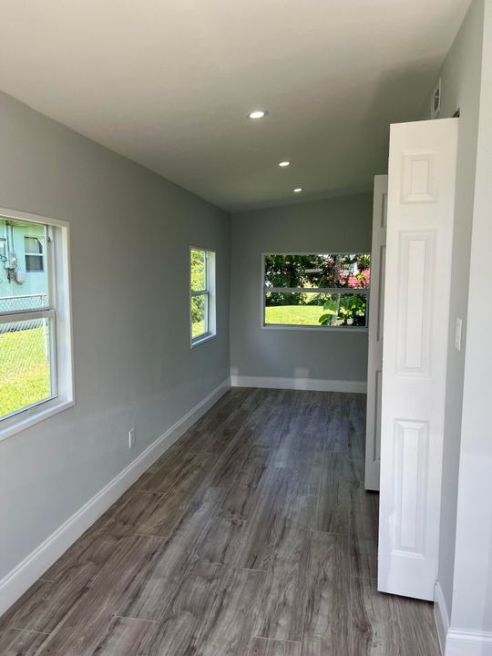 For Sale: $240,000 (3 beds, 1 baths, 816 Square Feet)