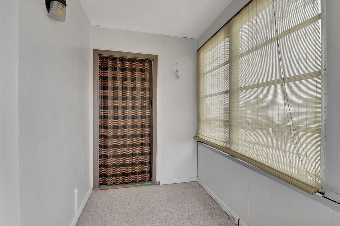 For Sale: $99,000 (1 beds, 1 baths, 760 Square Feet)