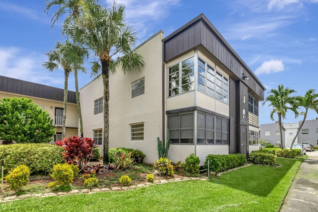 For Sale: $99,000 (1 beds, 1 baths, 760 Square Feet)