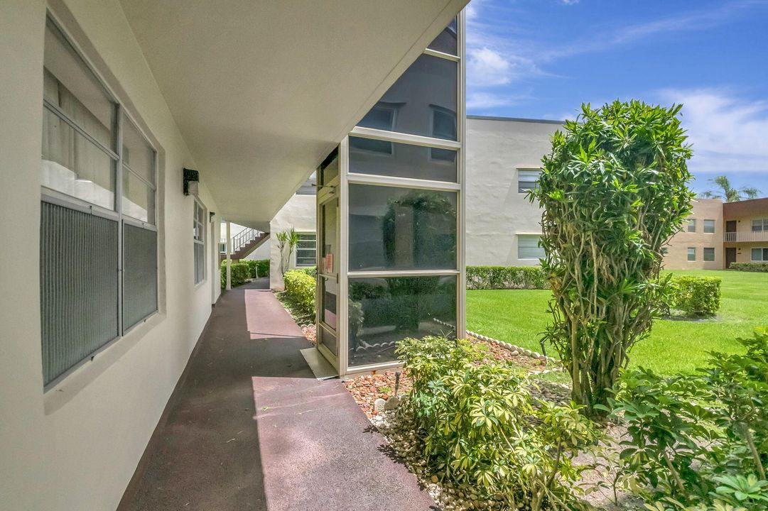 For Sale: $99,000 (1 beds, 1 baths, 760 Square Feet)