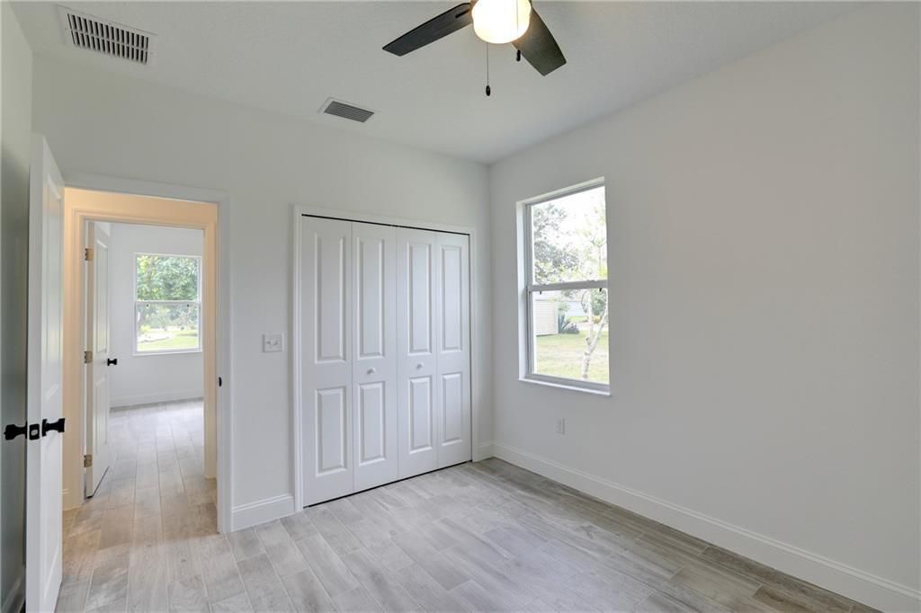 合同活跃: $390,000 (3 贝兹, 2 浴室, 1645 平方英尺)