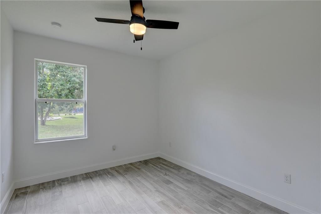 合同活跃: $390,000 (3 贝兹, 2 浴室, 1645 平方英尺)