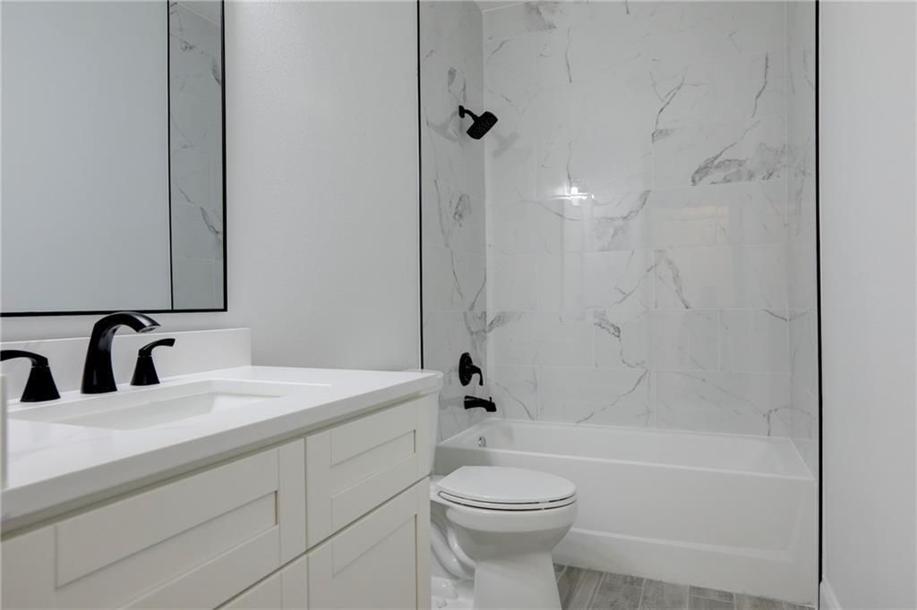 合同活跃: $390,000 (3 贝兹, 2 浴室, 1645 平方英尺)