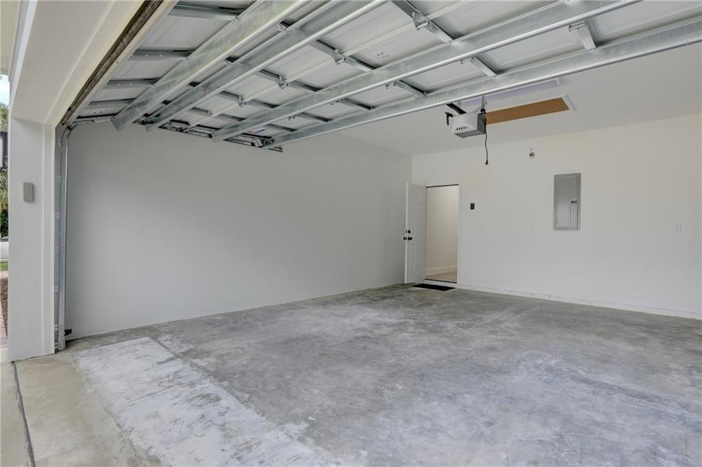 合同活跃: $390,000 (3 贝兹, 2 浴室, 1645 平方英尺)