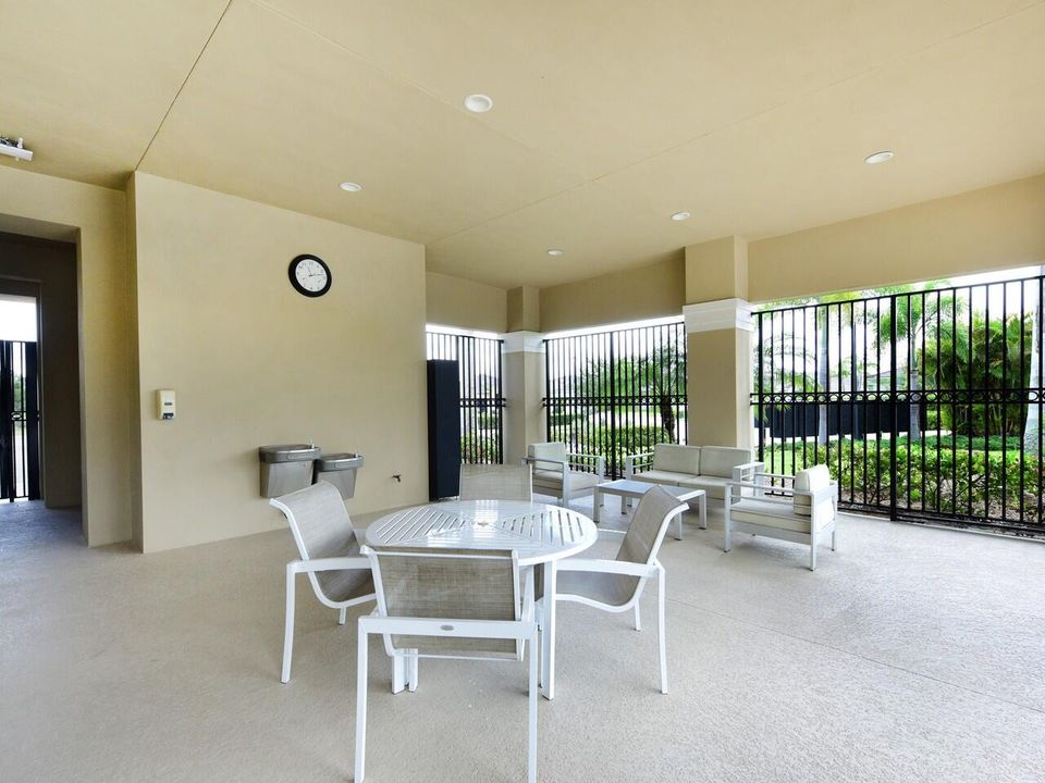 Activo con contrato: $525,000 (3 camas, 2 baños, 1808 Pies cuadrados)