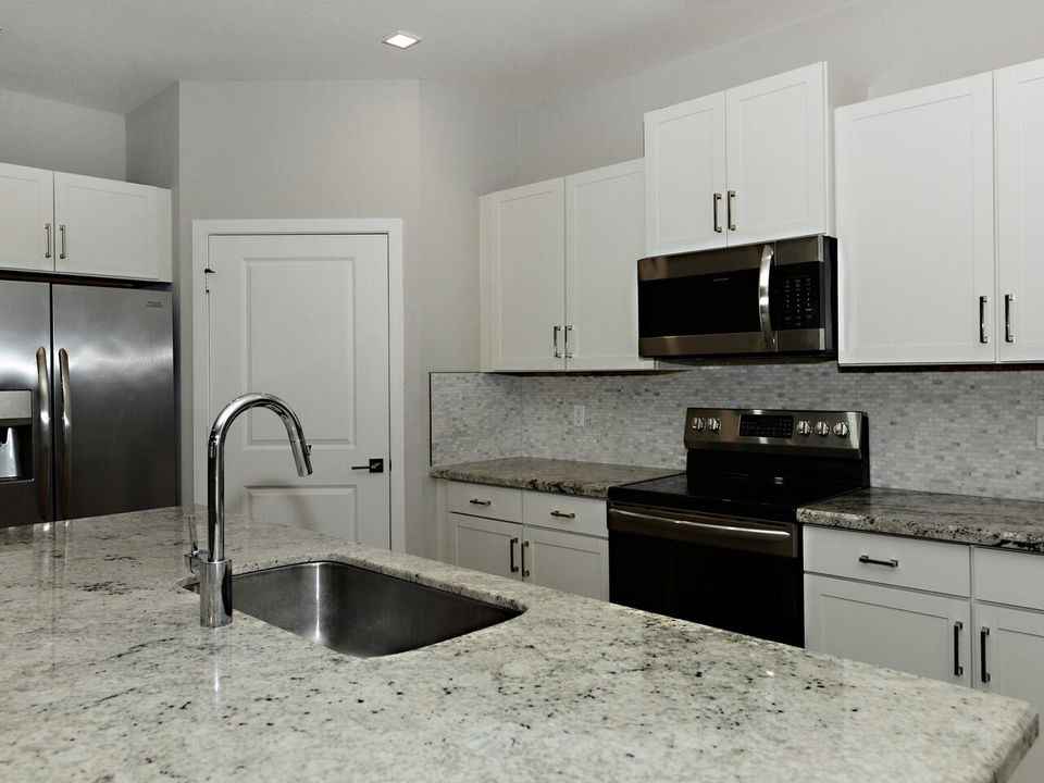 Activo con contrato: $525,000 (3 camas, 2 baños, 1808 Pies cuadrados)