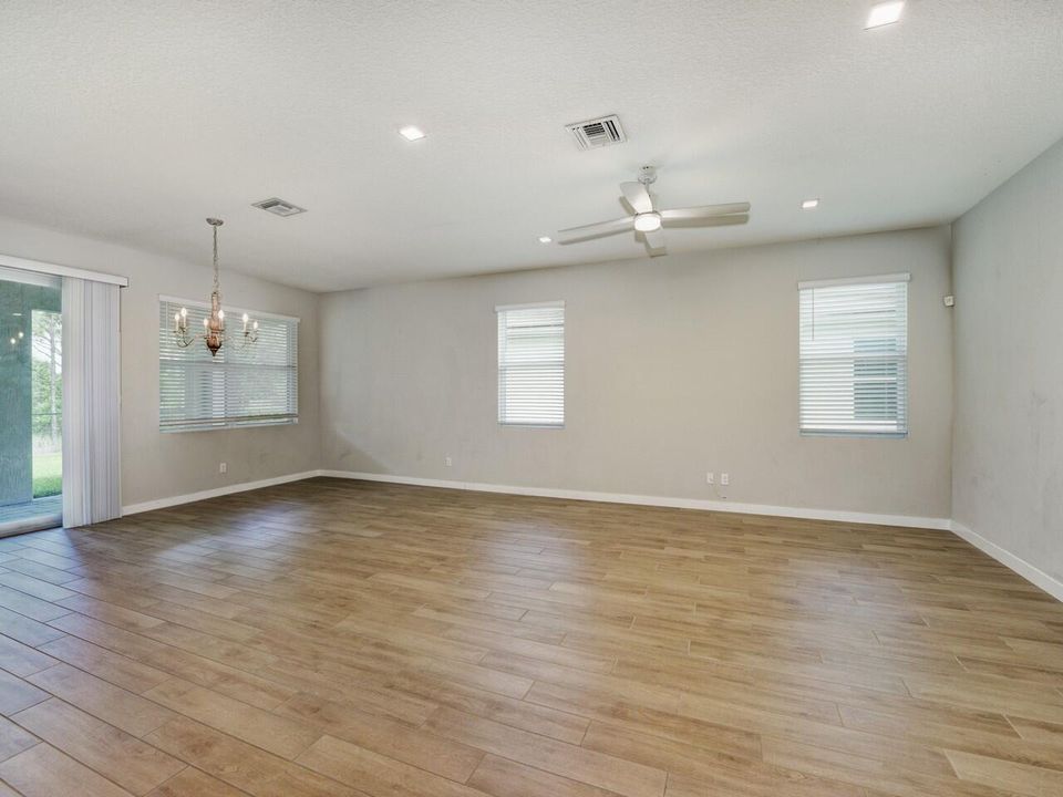 Activo con contrato: $525,000 (3 camas, 2 baños, 1808 Pies cuadrados)