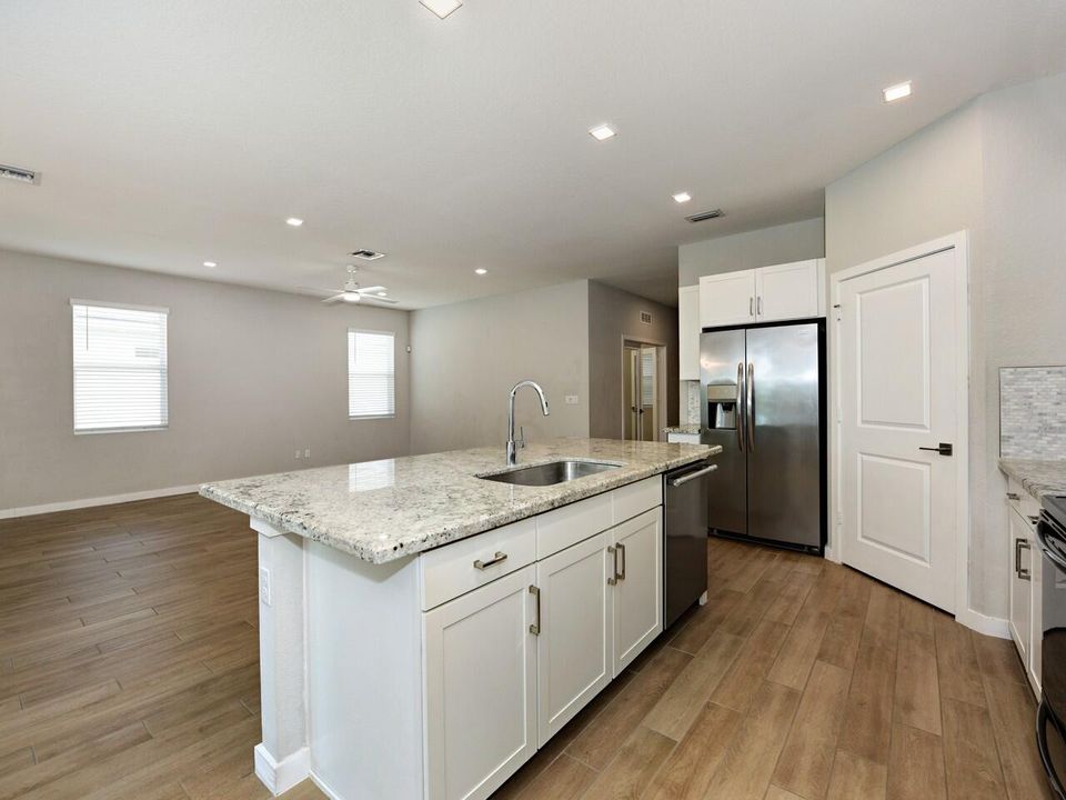 Activo con contrato: $525,000 (3 camas, 2 baños, 1808 Pies cuadrados)