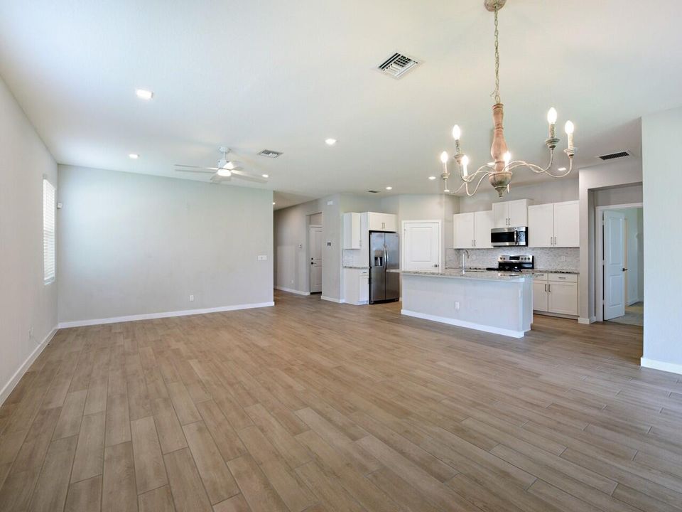 Activo con contrato: $525,000 (3 camas, 2 baños, 1808 Pies cuadrados)