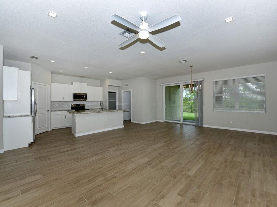 Activo con contrato: $525,000 (3 camas, 2 baños, 1808 Pies cuadrados)