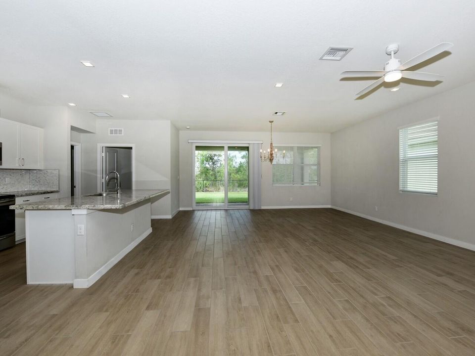 Activo con contrato: $525,000 (3 camas, 2 baños, 1808 Pies cuadrados)