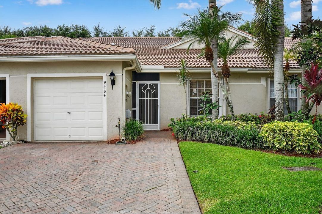 合同活跃: $375,000 (2 贝兹, 2 浴室, 1426 平方英尺)