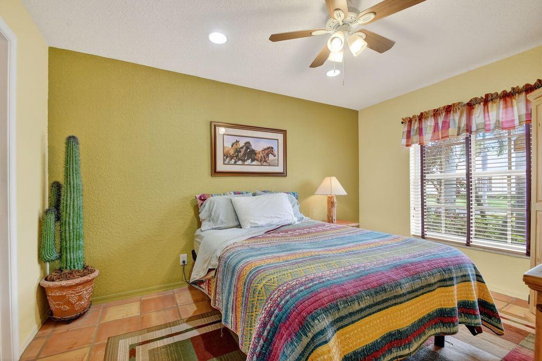 合同活跃: $375,000 (2 贝兹, 2 浴室, 1426 平方英尺)