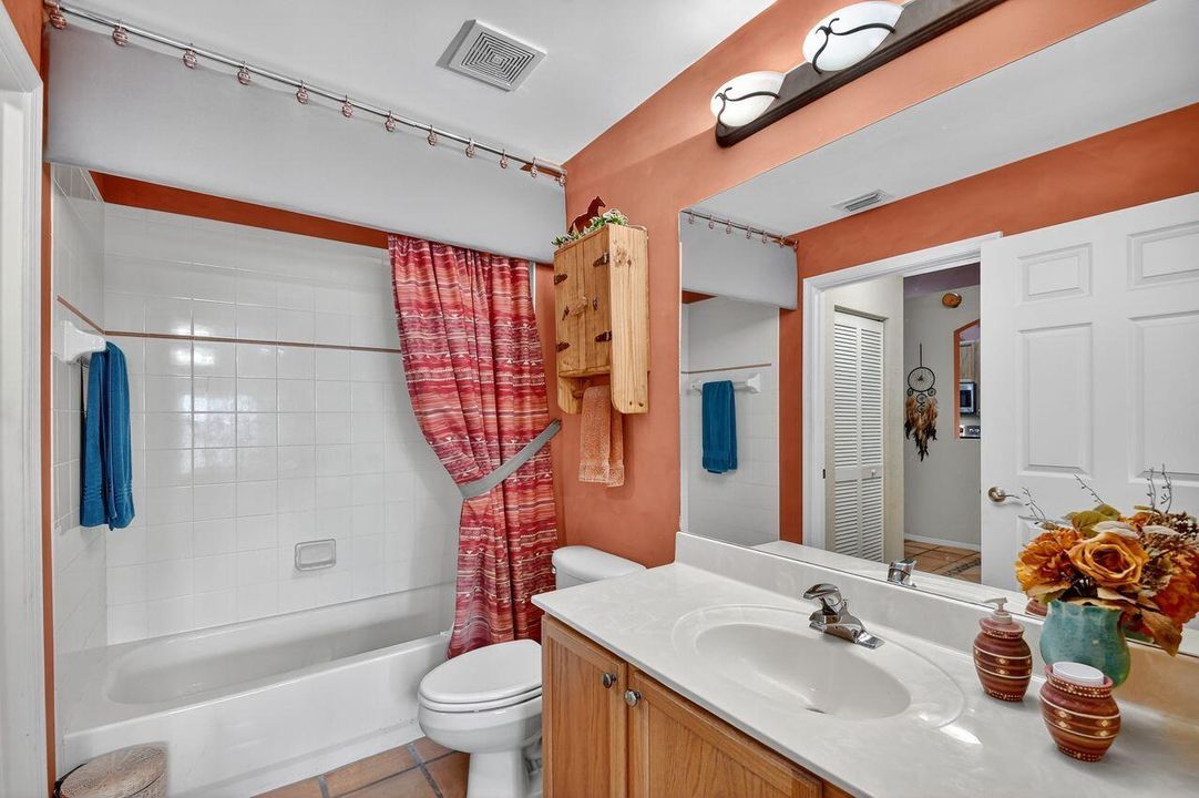 合同活跃: $375,000 (2 贝兹, 2 浴室, 1426 平方英尺)