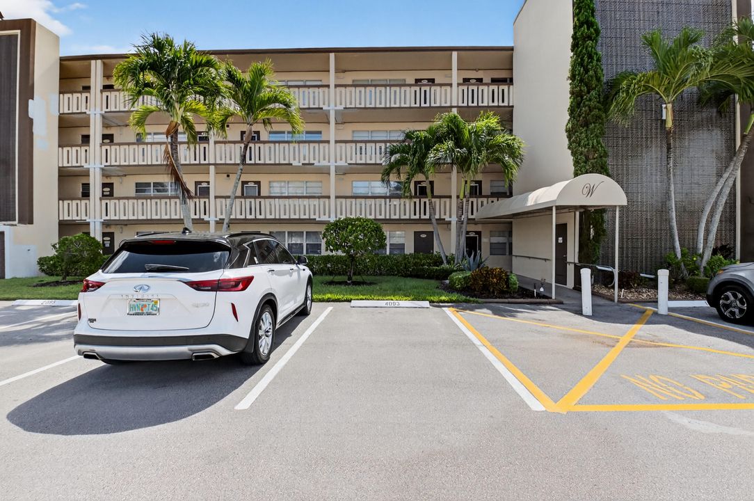 Active With Contract: $69,900 (1 beds, 1 baths, 738 Square Feet)