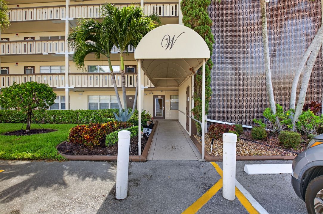 Active With Contract: $69,900 (1 beds, 1 baths, 738 Square Feet)