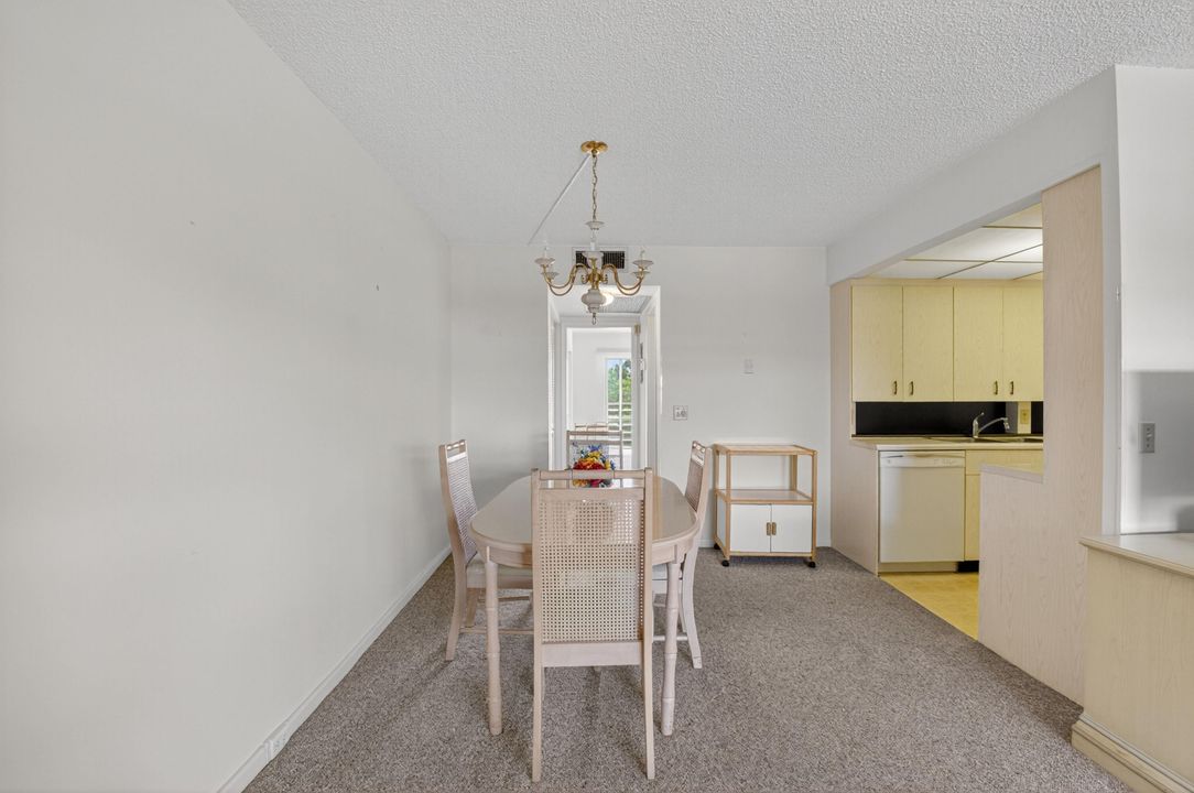 Active With Contract: $69,900 (1 beds, 1 baths, 738 Square Feet)