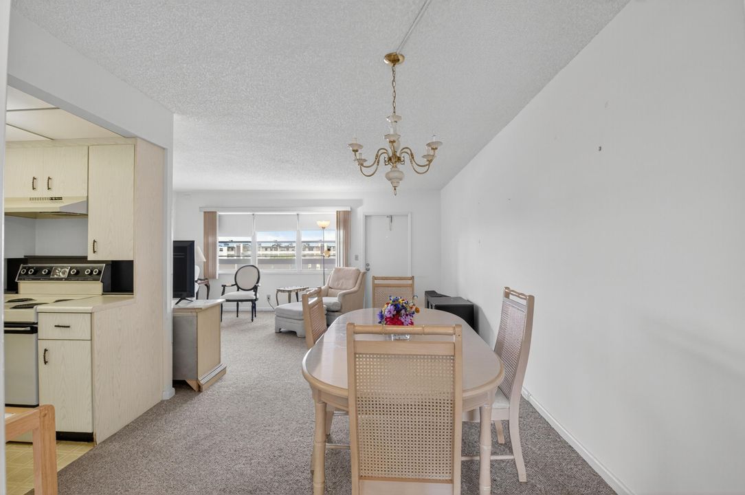 Active With Contract: $69,900 (1 beds, 1 baths, 738 Square Feet)