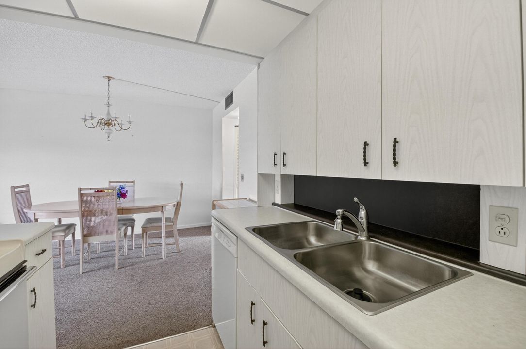 Active With Contract: $69,900 (1 beds, 1 baths, 738 Square Feet)