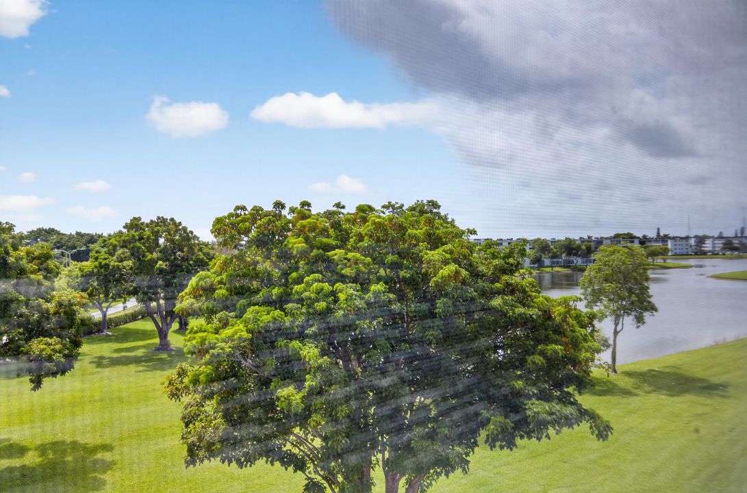 Active With Contract: $69,900 (1 beds, 1 baths, 738 Square Feet)