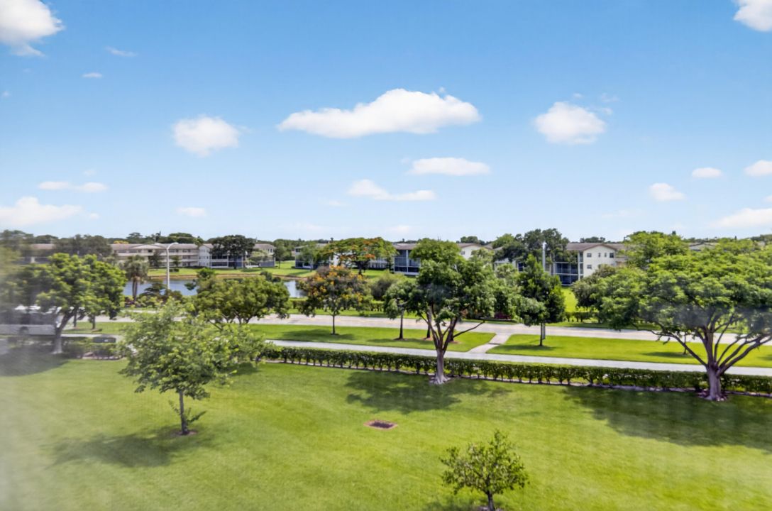 Active With Contract: $69,900 (1 beds, 1 baths, 738 Square Feet)