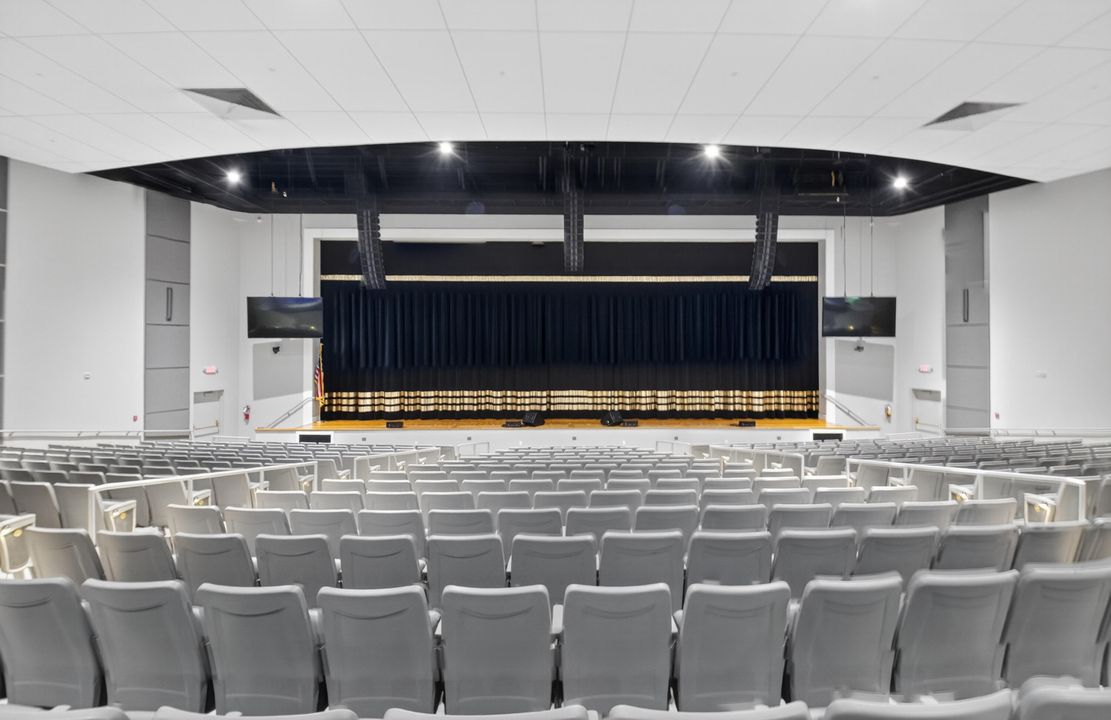 Active With Contract: $69,900 (1 beds, 1 baths, 738 Square Feet)