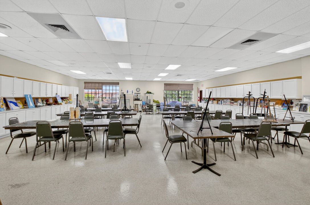 Active With Contract: $69,900 (1 beds, 1 baths, 738 Square Feet)