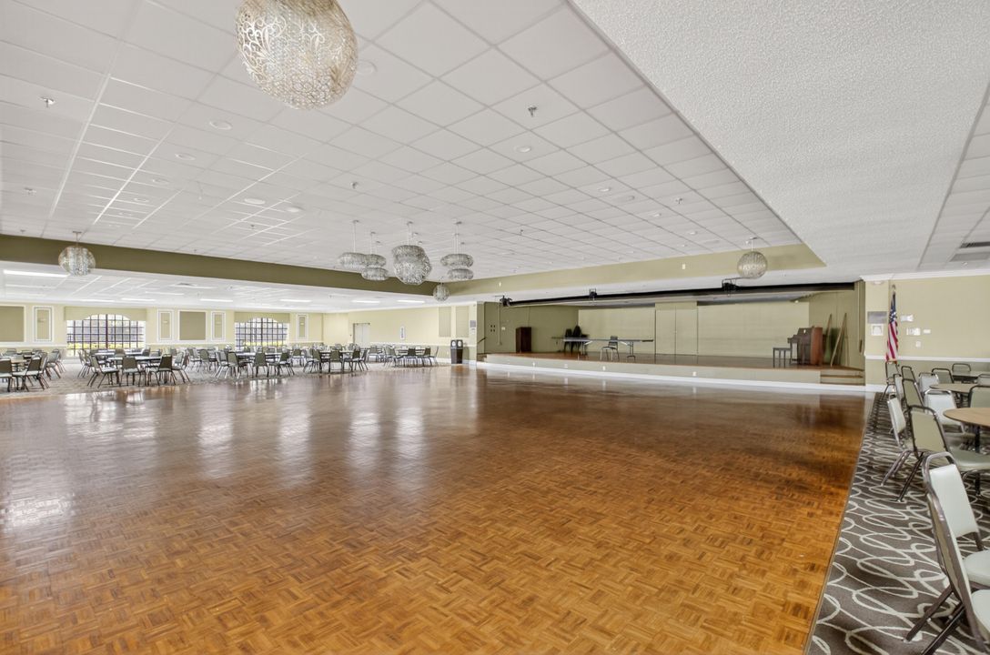 Active With Contract: $69,900 (1 beds, 1 baths, 738 Square Feet)