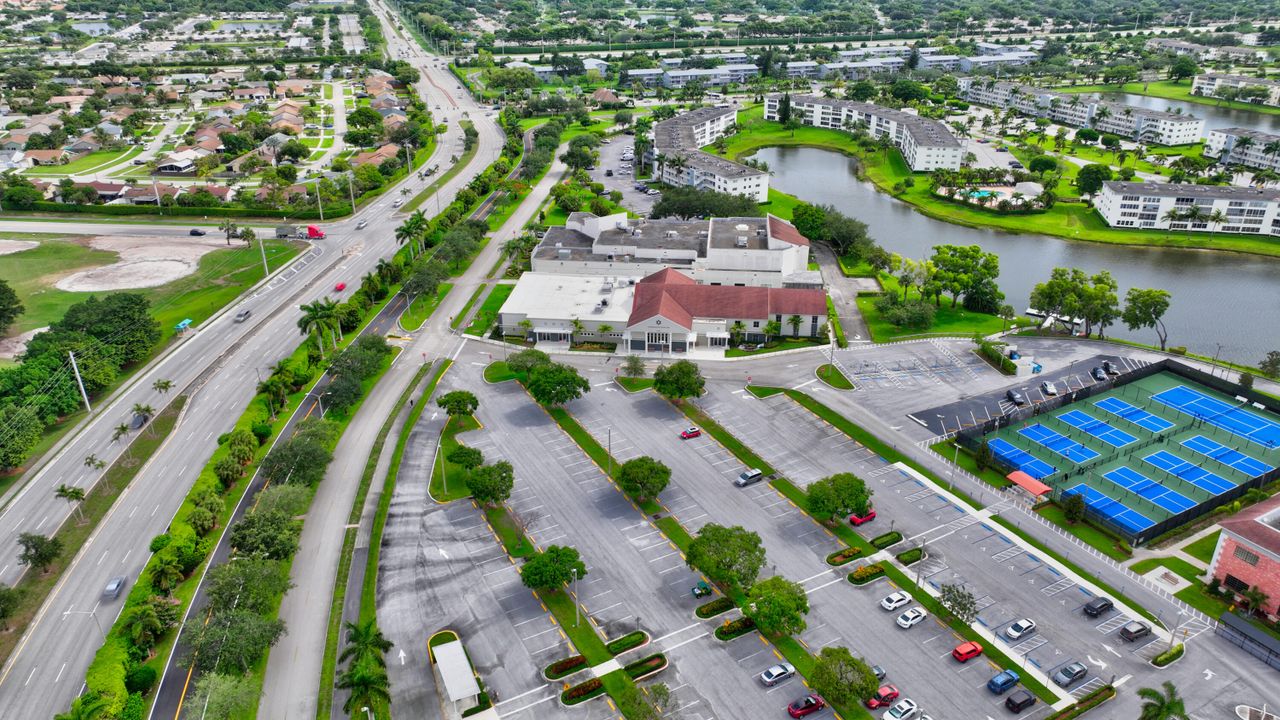 Active With Contract: $69,900 (1 beds, 1 baths, 738 Square Feet)