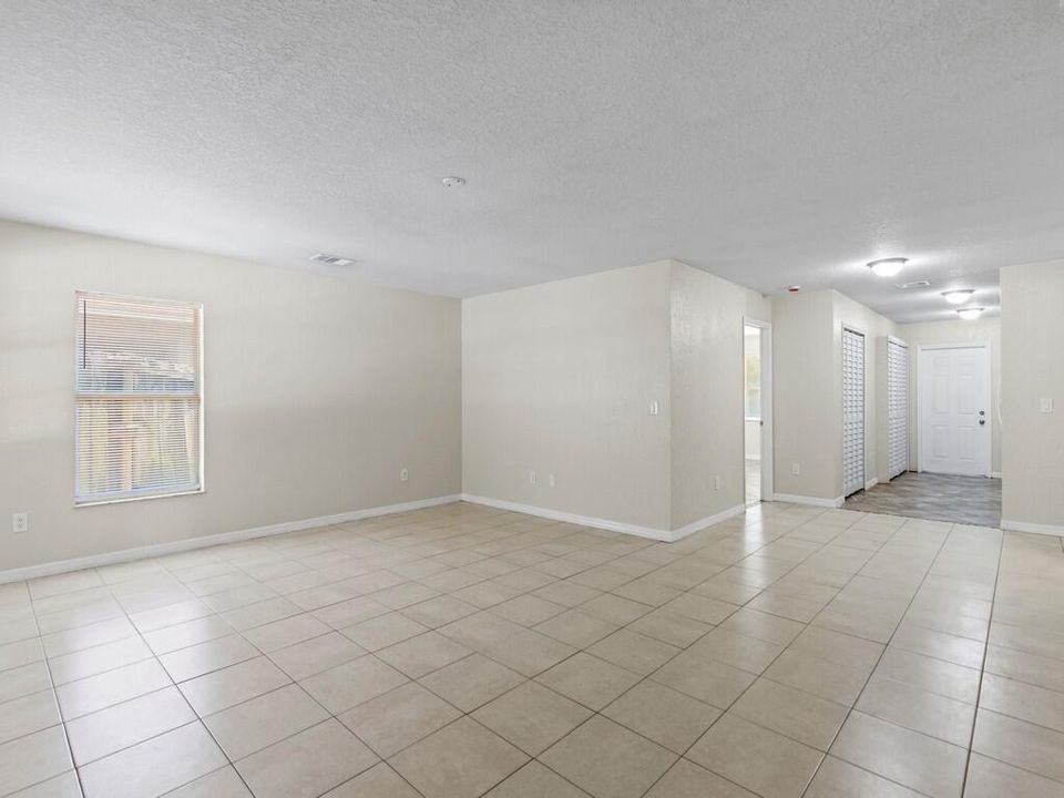 合同活跃: $224,900 (3 贝兹, 2 浴室, 1344 平方英尺)