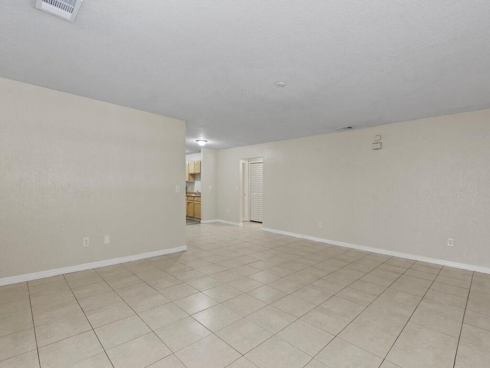 合同活跃: $224,900 (3 贝兹, 2 浴室, 1344 平方英尺)