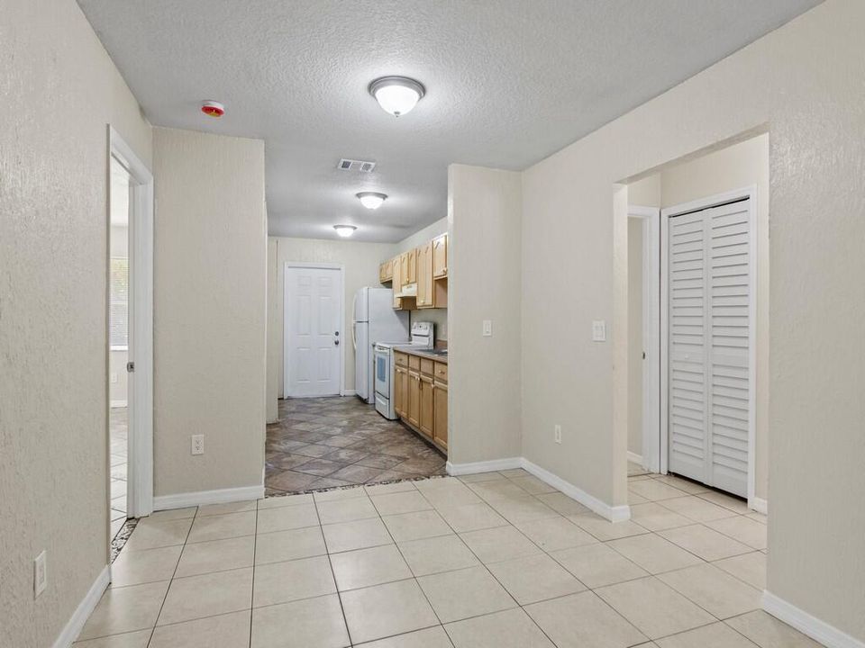 合同活跃: $224,900 (3 贝兹, 2 浴室, 1344 平方英尺)