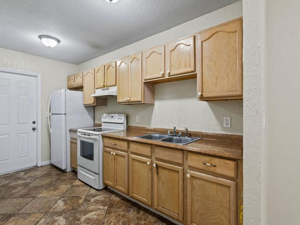 合同活跃: $224,900 (3 贝兹, 2 浴室, 1344 平方英尺)