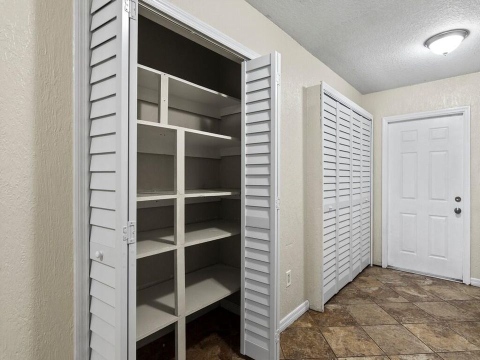 合同活跃: $224,900 (3 贝兹, 2 浴室, 1344 平方英尺)